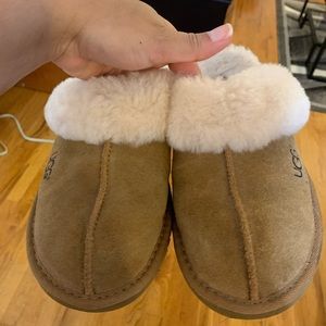 Ugg slippers 4y